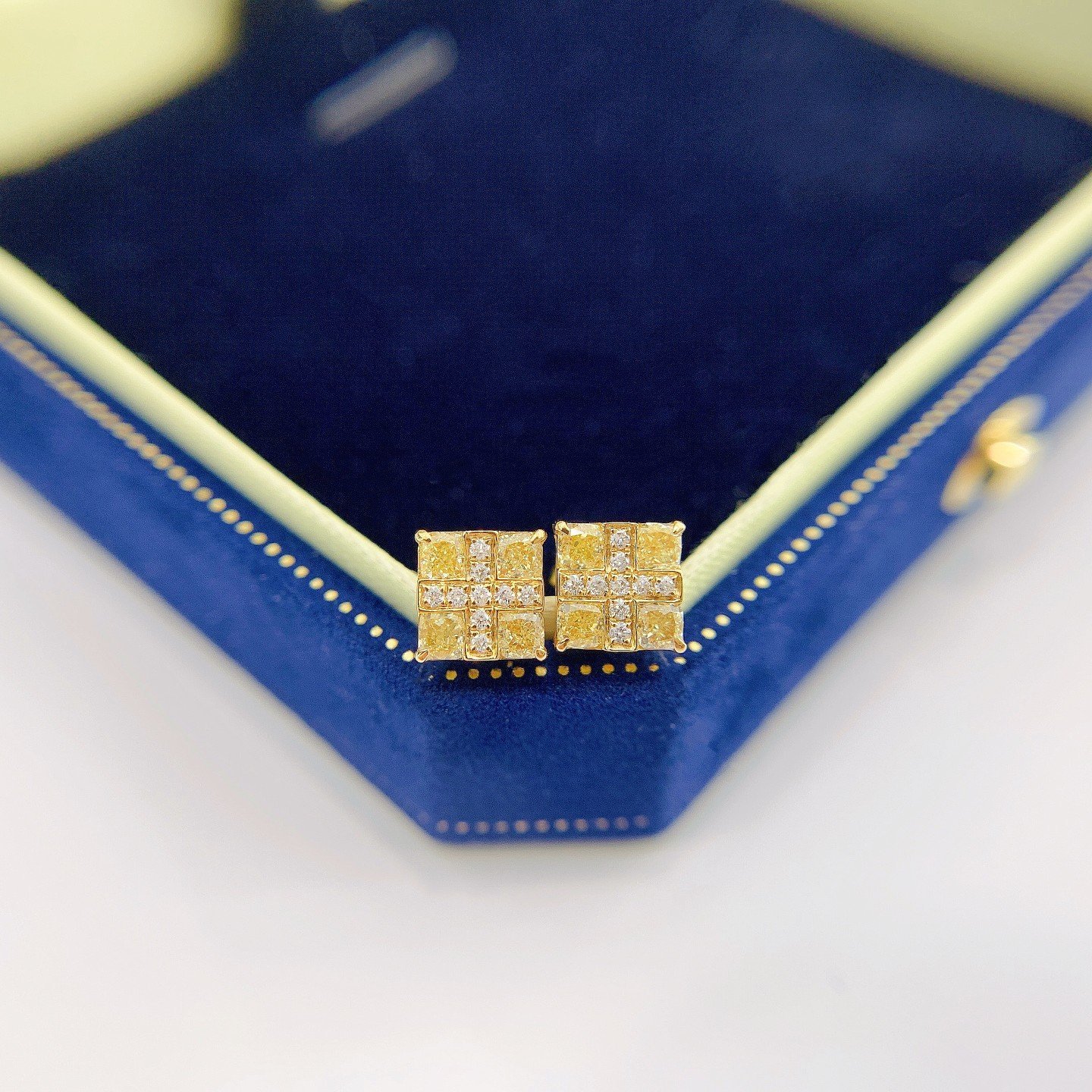 Diamond Earring 0.48 Cts in 18k Gold Jewelry