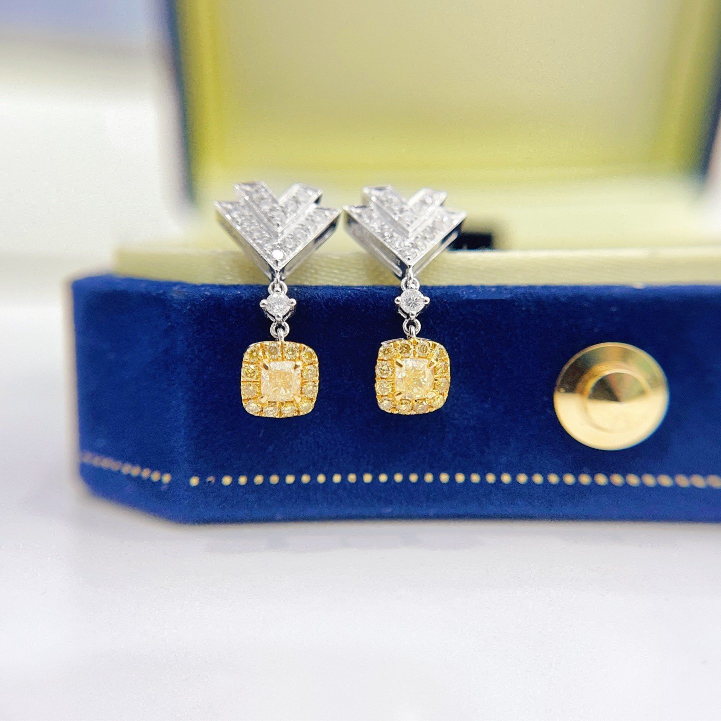 Diamond Earring 0.20 Cts in 18k Gold Jewelry