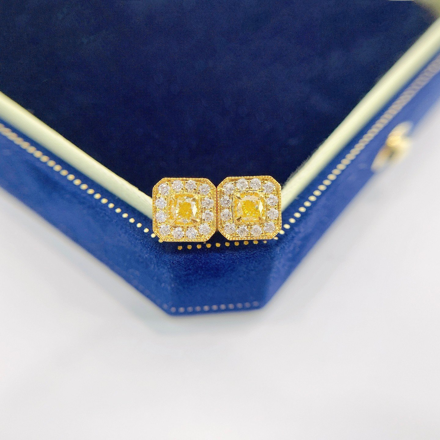 Diamond Earring 0.32 Cts in 18k Gold Jewelry