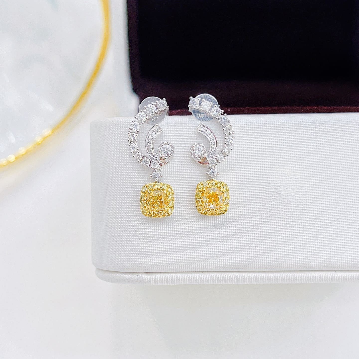Diamond Earring 0.54 Cts in 18k Gold Jewelry
