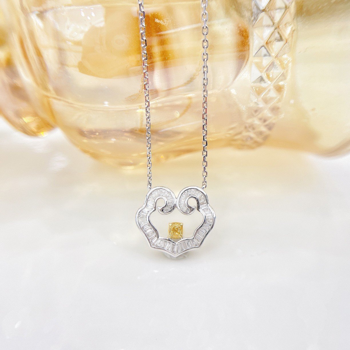 Diamond Pendant 0.10 Cts in 18k Gold Jewelry