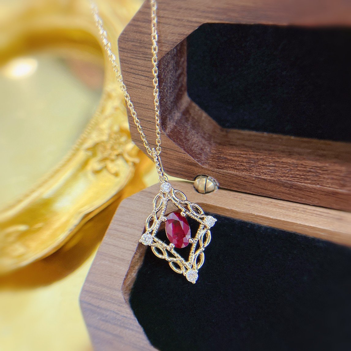 Ruby Pendant 0.60 Cts in 18k Gold Jewelry